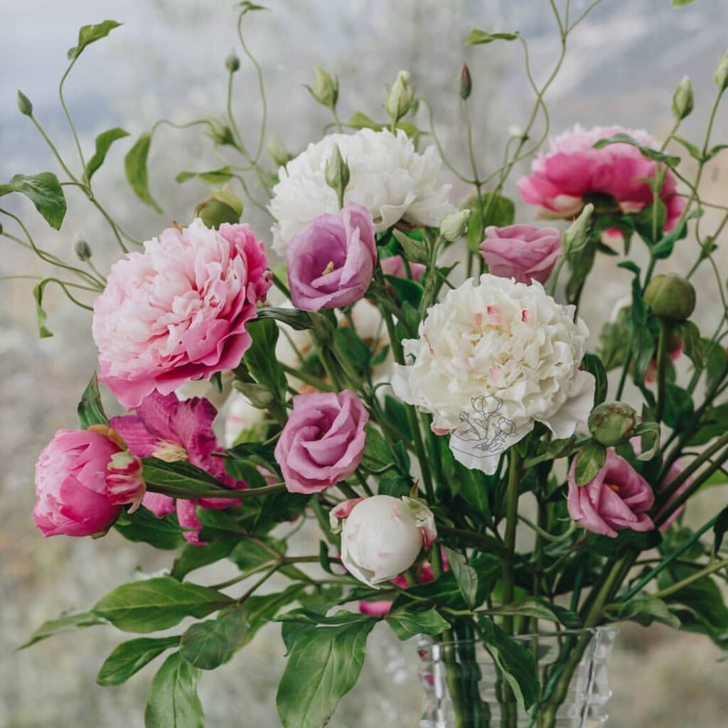 Handmade cold porcelain flowers by Kate Selezneva